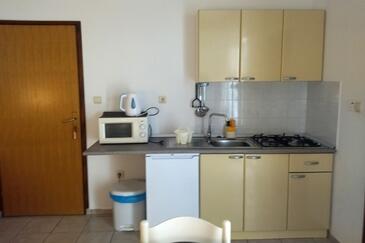 Apartments with parking space Pirovac, Šibenik - 15320