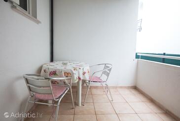 Apartments with parking space Pirovac, Šibenik - 15320