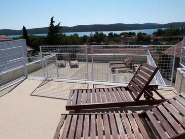 Apartments with parking space Pirovac, Šibenik - 15320