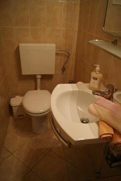 Apartamentos com terraço Jelsa, Central Dalmatia