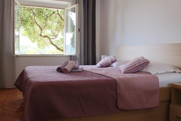 Apartamentos com terraço Jelsa, Central Dalmatia