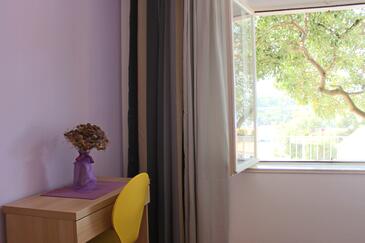 Apartamentos com terraço Jelsa, Central Dalmatia