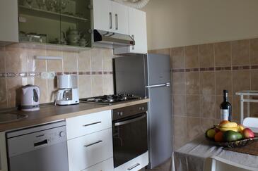 Apartamentos com terraço Jelsa, Central Dalmatia