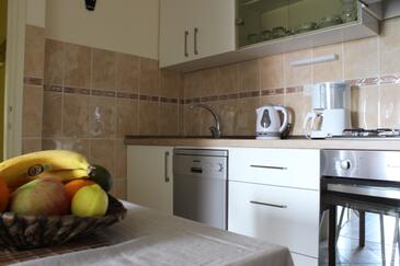 Apartamentos com terraço Jelsa, Central Dalmatia