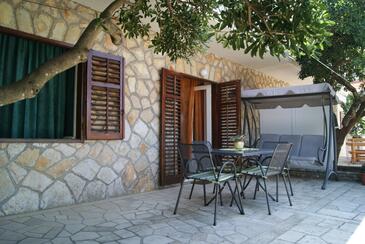 Apartamentos com terraço Jelsa, Central Dalmatia