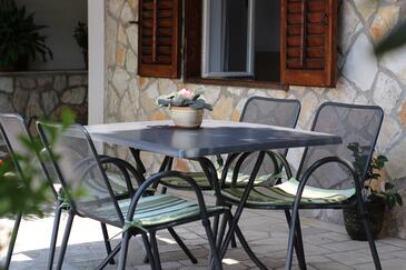Apartamentos com terraço Jelsa, Central Dalmatia