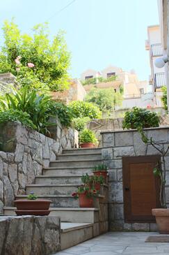 Apartamentos com terraço Jelsa, Central Dalmatia