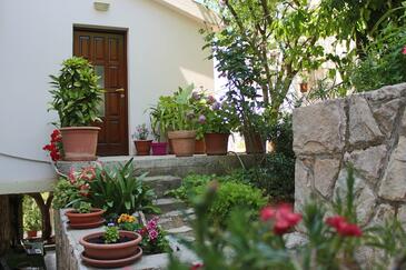 Apartamentos com terraço Jelsa, Central Dalmatia