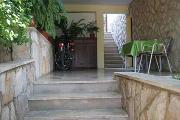 Apartamentos com terraço Jelsa, Central Dalmatia