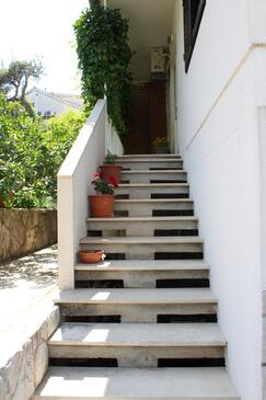 Apartamentos com terraço Jelsa, Central Dalmatia