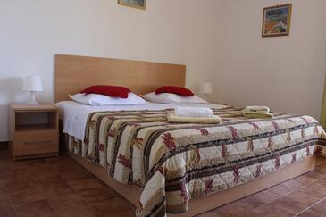 Seaside secluded apartments Zavala, Hvar - 15357