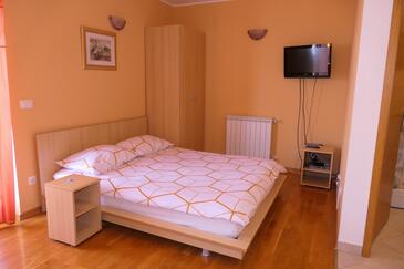 Апартаменти з паркуванням Сень - Senj - 15376