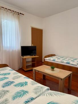 Apartments with parking space Valbandon, Fažana - 15386