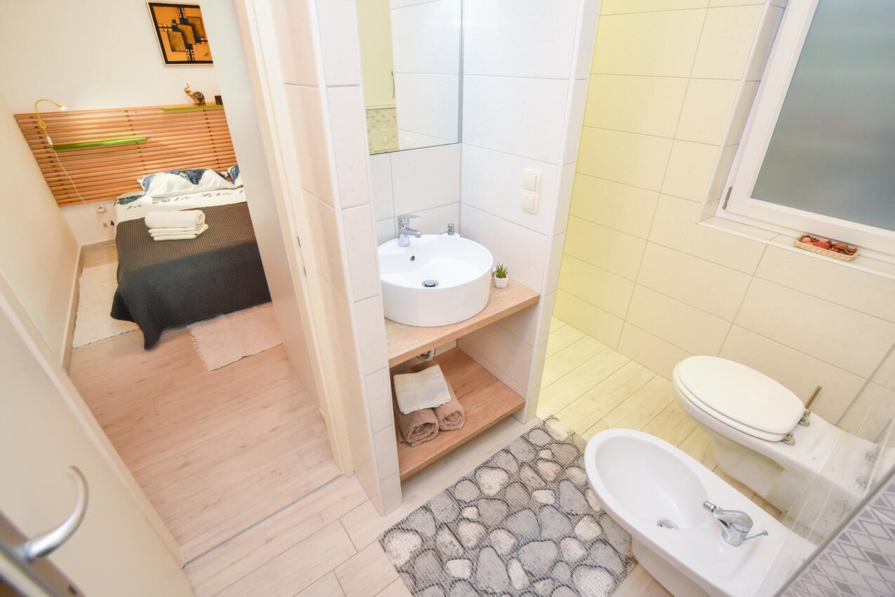 A-15411-a - Private accommodation - Apartments with a parking space Kaštel Stari, Kaštela