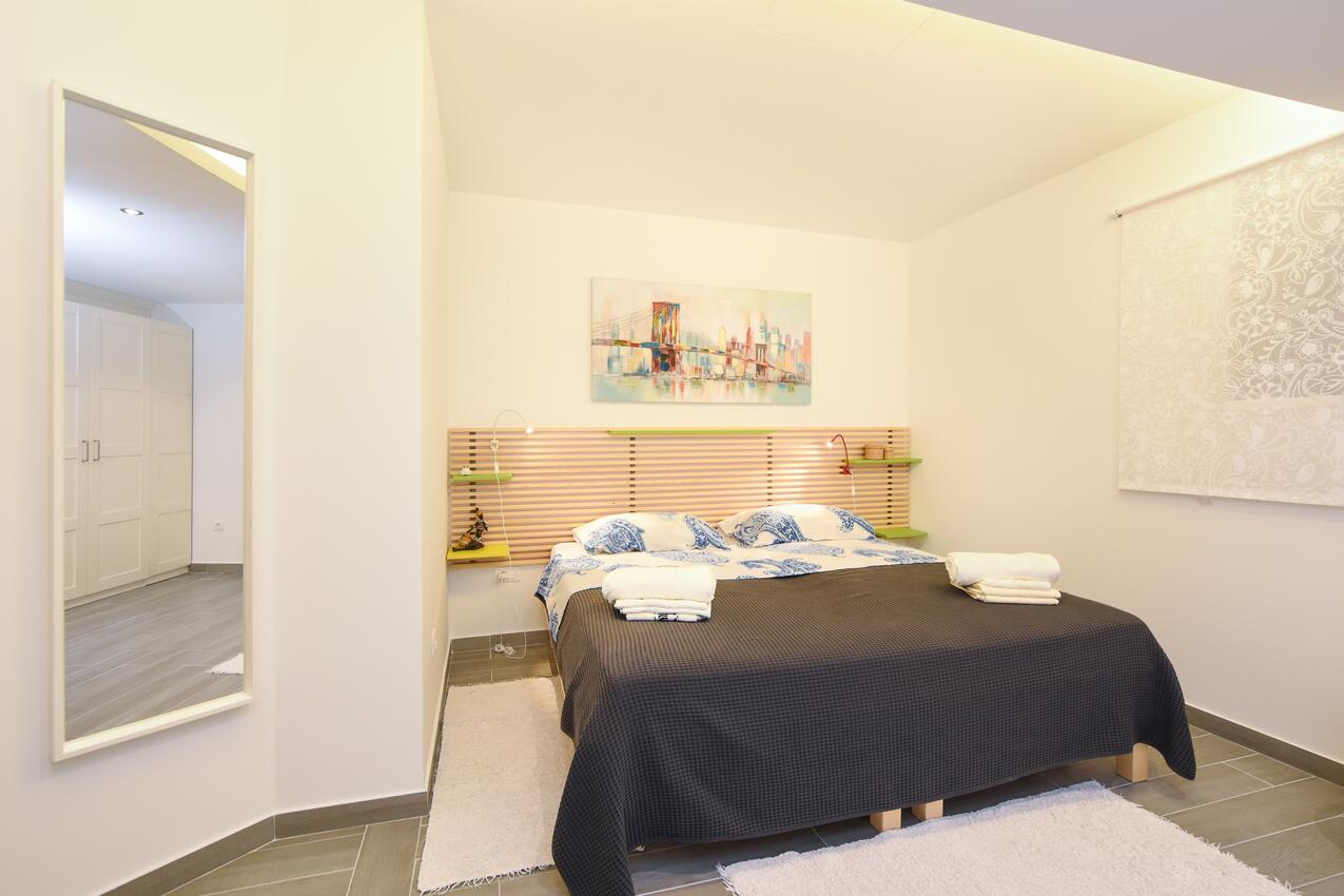 A-15411-a - Private accommodation - Apartments with a parking space Kaštel Stari, Kaštela