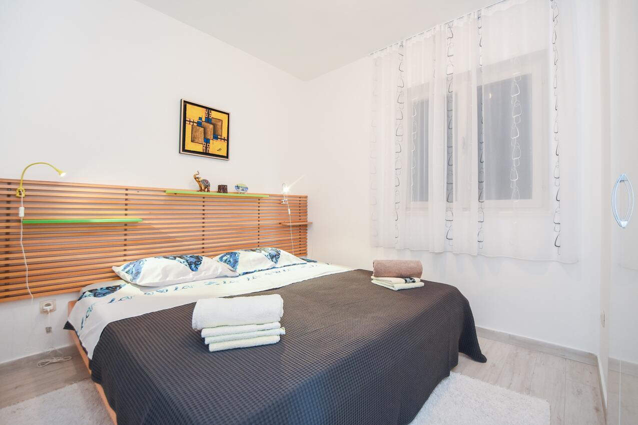 A-15411-a - Private accommodation - Apartments with a parking space Kaštel Stari, Kaštela