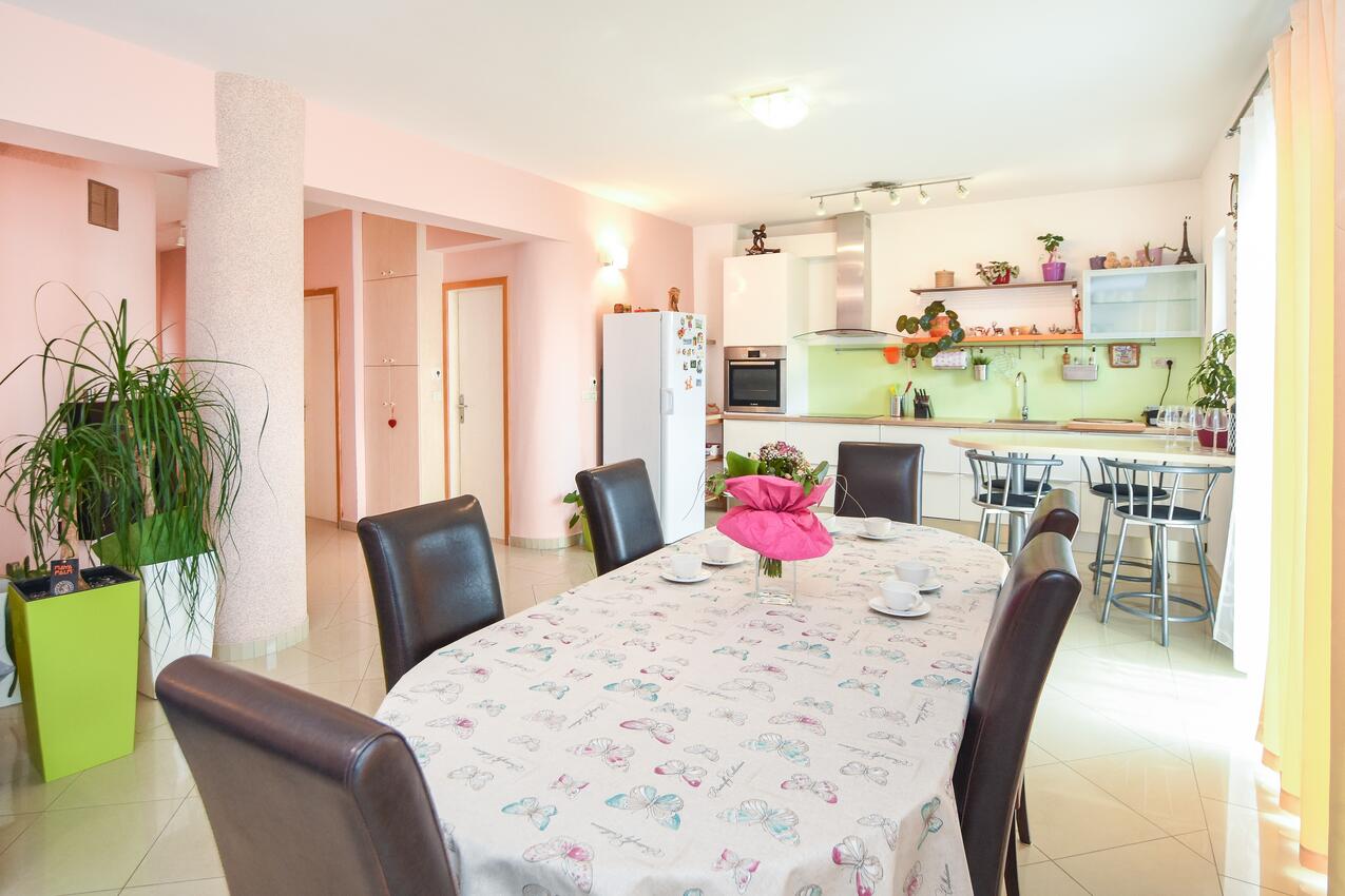 A-15411-a - Private accommodation - Apartments with a parking space Kaštel Stari, Kaštela