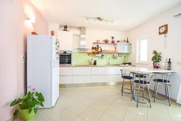 Ferienwohnungen mit Parkplatz Kastel Stari, Kastela - 15411