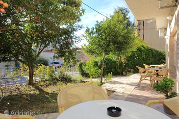 Ferienwohnungen mit Parkplatz Dugi Rat, Omis - 15417