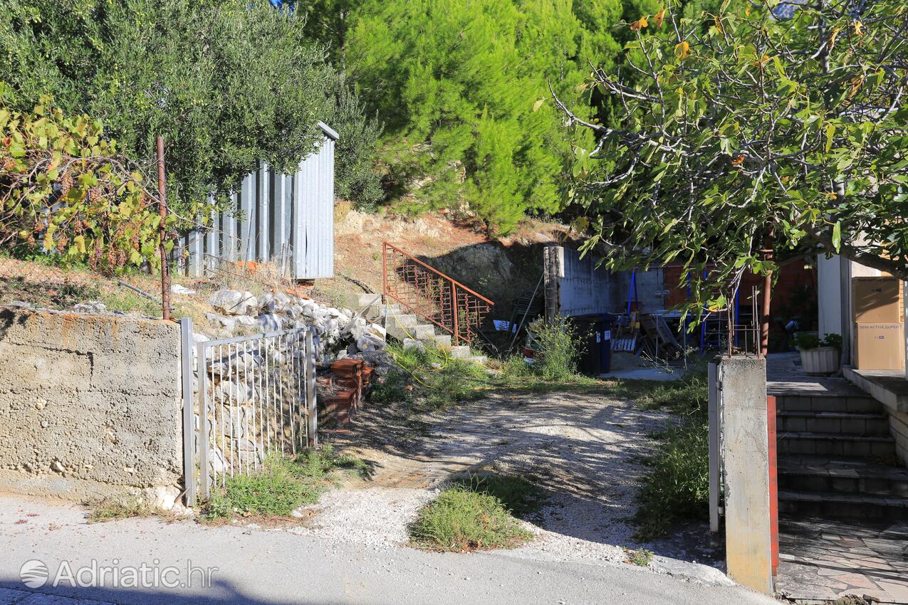 Parking lot - Apartments with a parking space Dugi Rat, Omiš