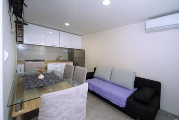 Apartments with parking space Kaštel Sućurac, Kaštela - 15430