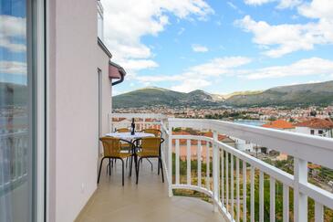 Apartmány s parkovištěm Trogir - 15440