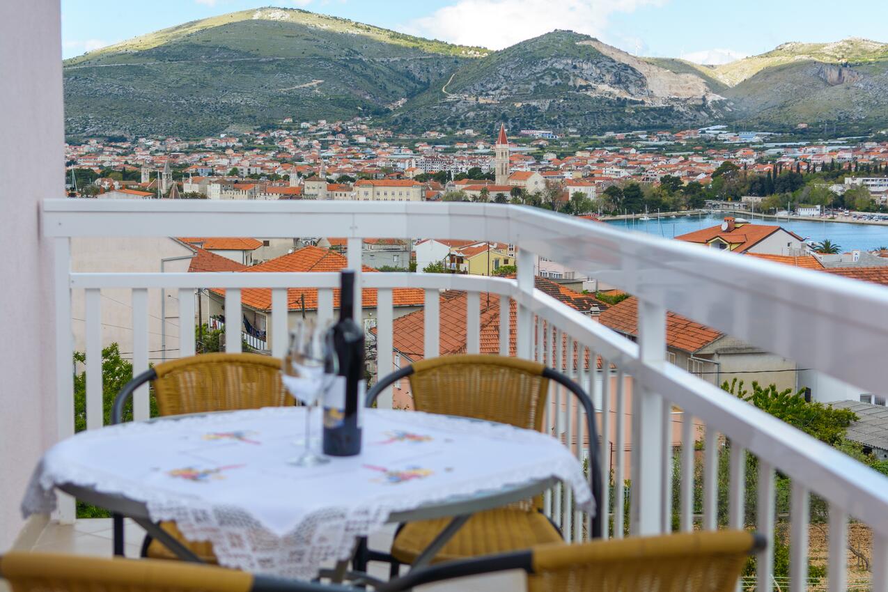 Apartmány s parkovištěm Trogir - 15440