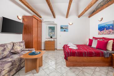 Apartments with parking space Punat, Krk - 15451