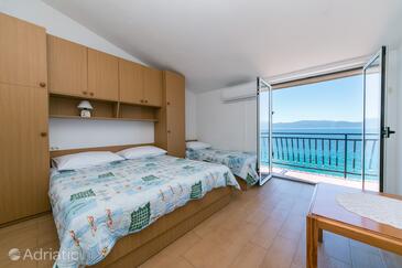 Apartments by the sea Brist, Makarska - 15465
