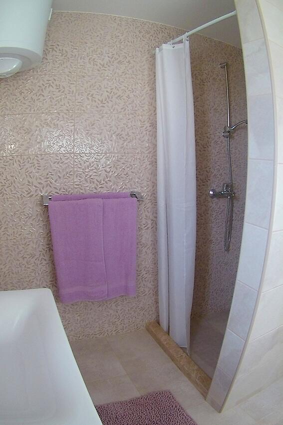A-15475-a - Private accommodation - Apartments with a parking space Podaca, Makarska