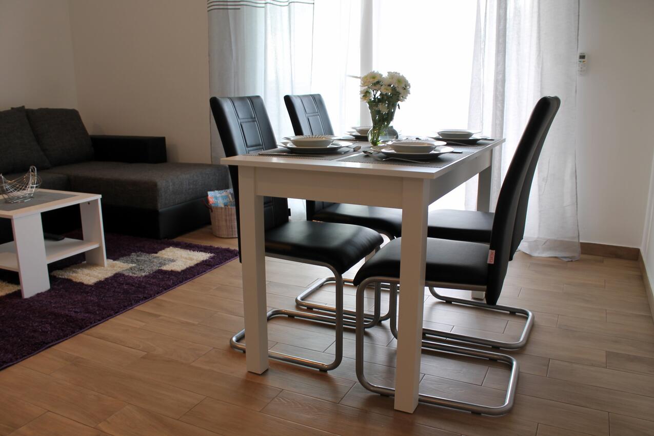 A-15475-a - Private accommodation - Apartments with a parking space Podaca, Makarska