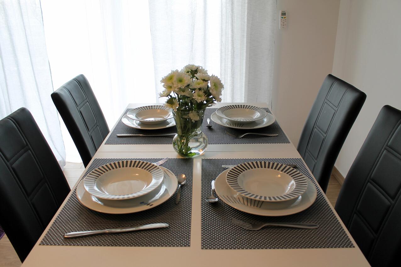 A-15475-a - Private accommodation - Apartments with a parking space Podaca, Makarska