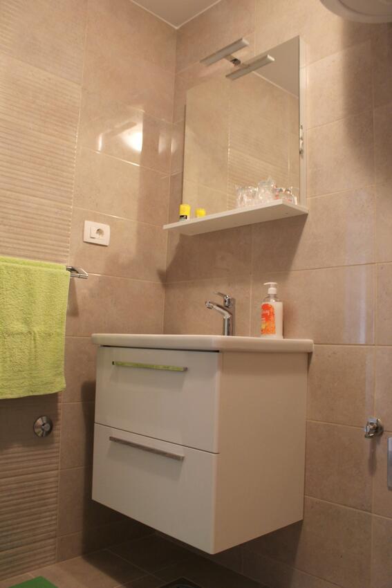 A-15475-b - Private accommodation - Apartments with a parking space Podaca, Makarska