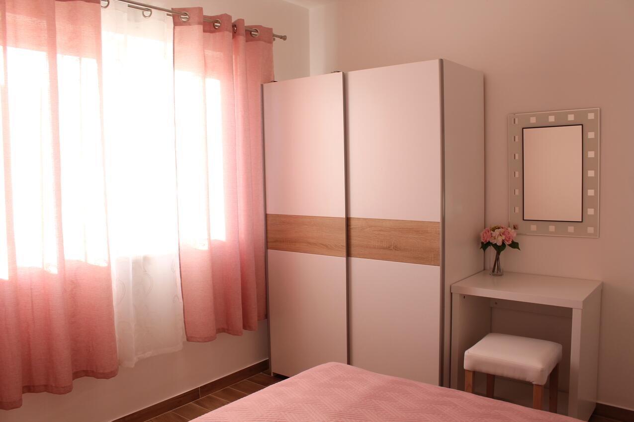 A-15475-c - Private accommodation - Apartments with a parking space Podaca, Makarska