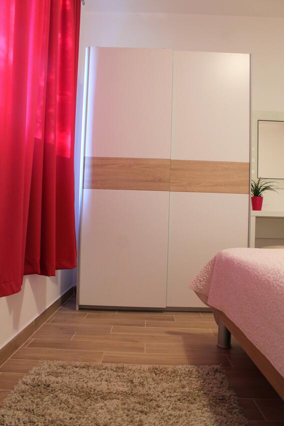A-15475-e - Private accommodation - Apartments with a parking space Podaca, Makarska