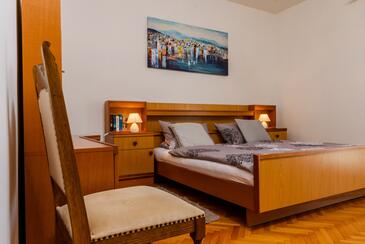 Ferienwohnungen mit Parkplatz Kastel Kambelovac, Kastela - 15480