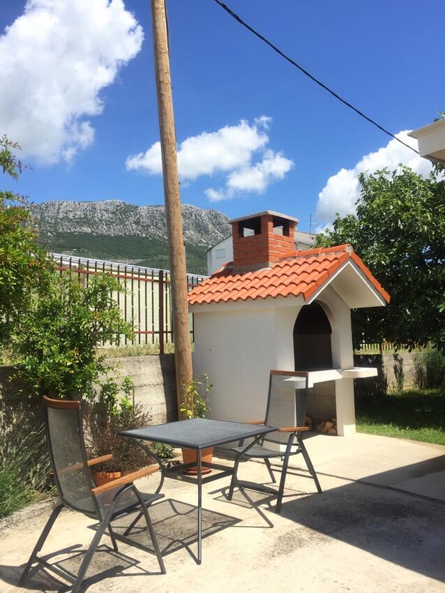 Hof - Ferienwohnungen mit Parkplatz Kastel Kambelovac, Kastela