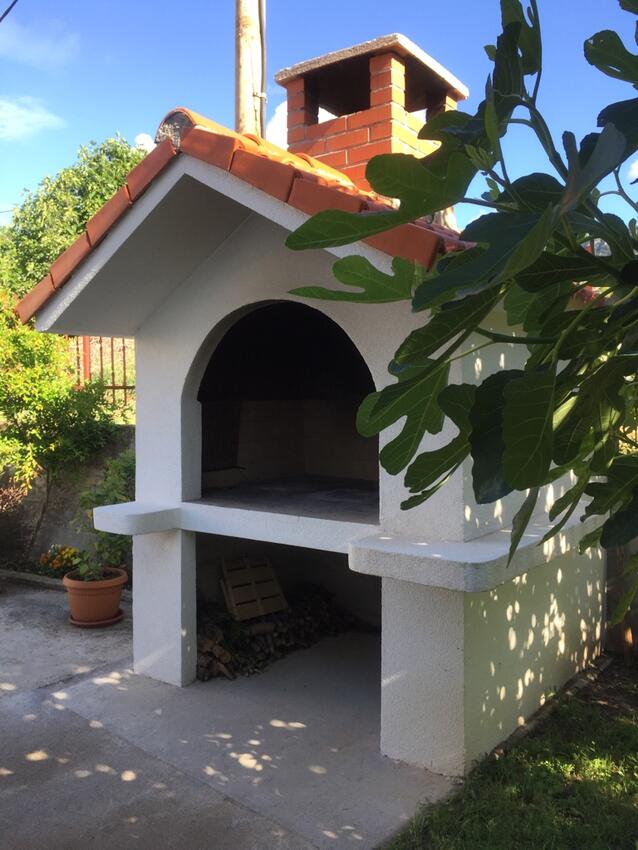 Hof - Ferienwohnungen mit Parkplatz Kastel Kambelovac, Kastela