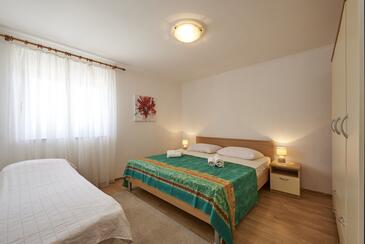 Apartments by the sea Slatine, Čiovo - 15504