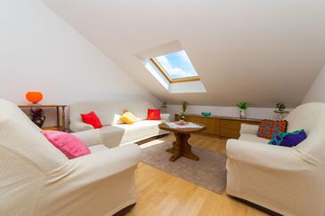 Ferienwohnungen mit Parkplatz Kastel Gomilica, Kastela - 15563