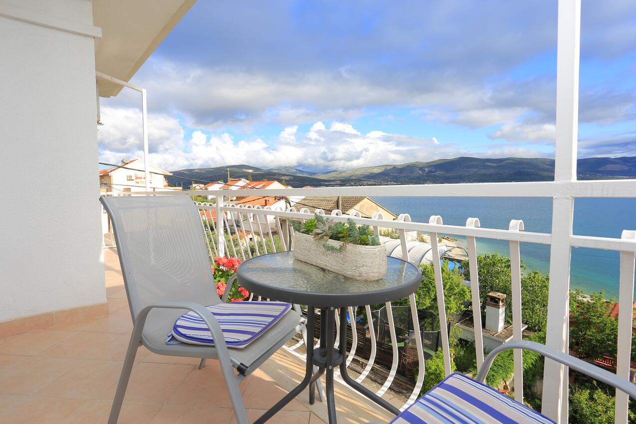 A-15595-a - Private accommodation - Apartments by the sea Arbanija, Čiovo