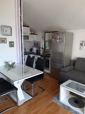 Apartments by the sea Gradac, Makarska - 15642