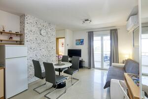 Apartament cu două camere Pirovac, Sibenik (A-15659-a)