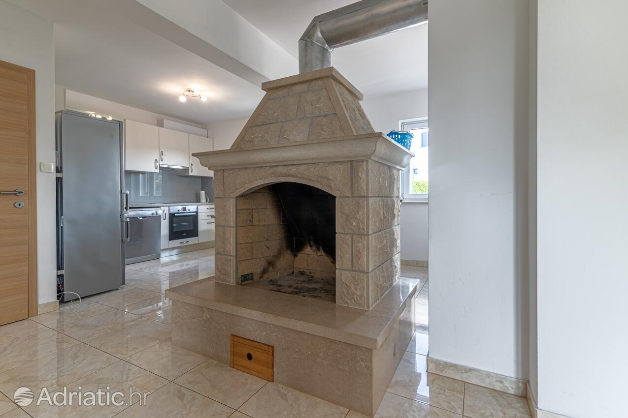 A-15665-a - Alloggi privati - Appartamenti con piscina per famiglie San Giovanni di Brazza - Sutivan, Brazza - Brač
