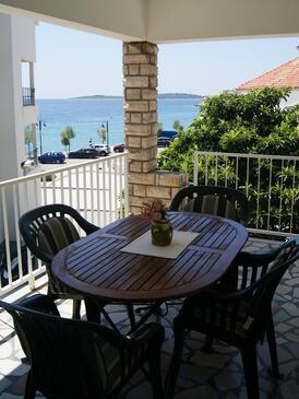 Apartments by the sea Primošten - 15718