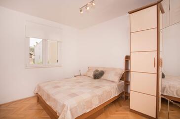 Ferienwohnungen am Meer Zaboric, Sibenik - 15720