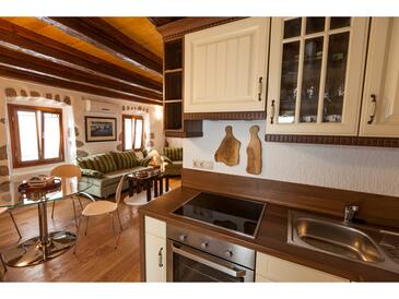 Apartments with WiFi Vrbnik, Krk - 15721