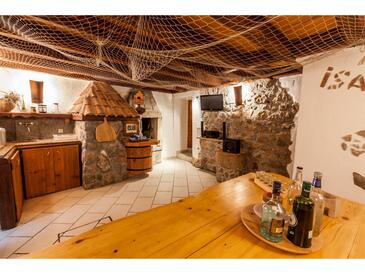 Apartments with WiFi Vrbnik, Krk - 15721