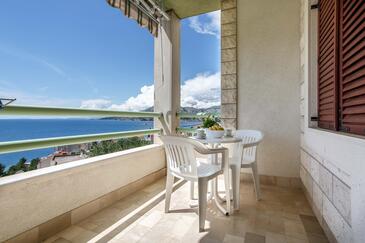 Apartments with parking space Nemira, Omiš - 15727