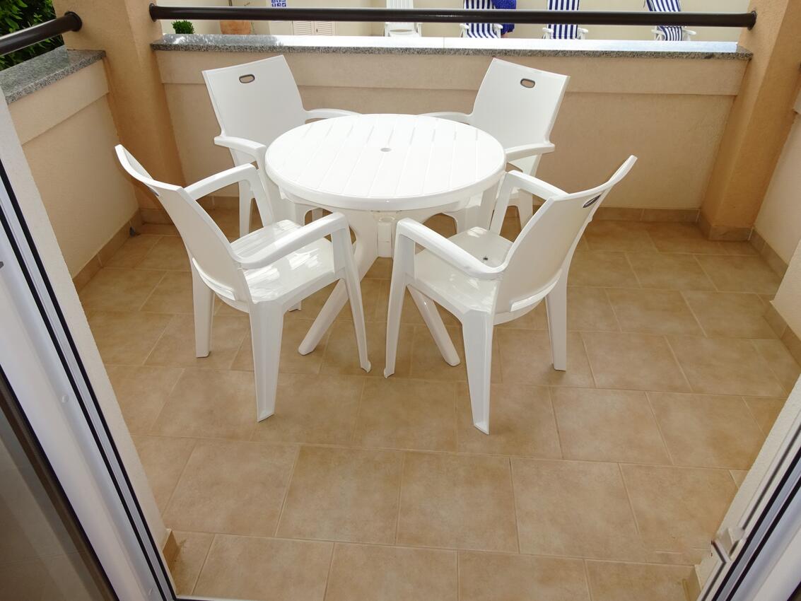 Apartmaji z bazenom za družine z otroci Vinkuran, Pula - 15736